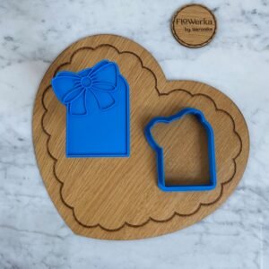 plakietka-z-kokardka-foremka-stempel-flowerka-cookie-cutter-stamp.jpeg Foremka + stempel Plakietka okno z kokardą