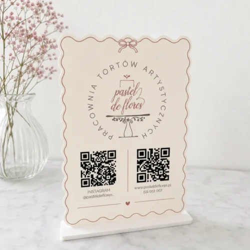 Tabliczka-social-media-qr-kod-logo-flowerka3d Tabliczka Social Media - Kokarda
