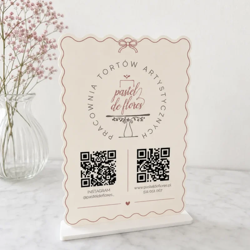 Tabliczka-social-media-qr-kod-logo-flowerka3d Tabliczka Social Media - Kokarda